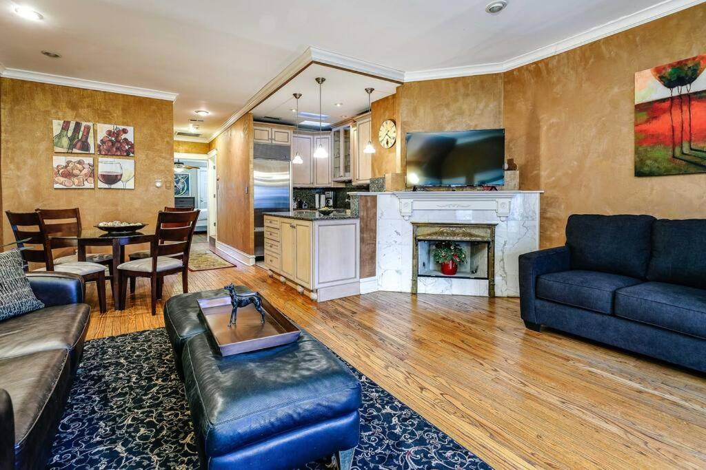 Historic And Unique Brownstone In Gold Coast - Downtown - 3 Apartment Chicago Exterior foto